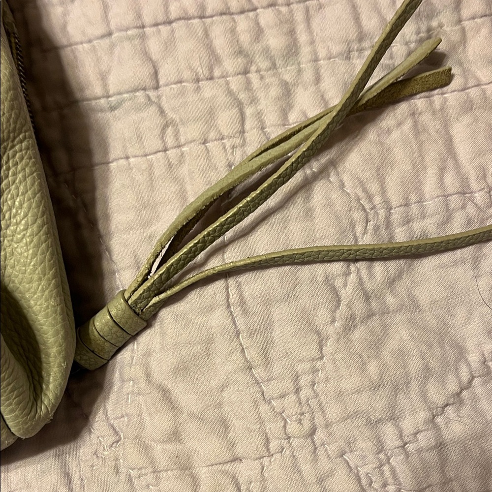 Elizabeth and James Elegant Cream Leather Handbag - Picture 8 of 10
